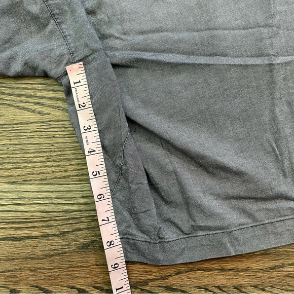 Lululemon 9” gray shorts size 33 - Picture 6 of 7